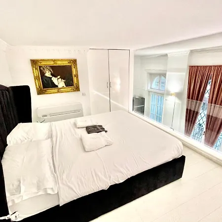 Jacuzzi Opera Apartment *
