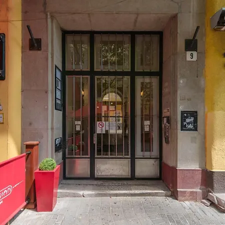 Music Academy Cafe Vian Kft * Budapest