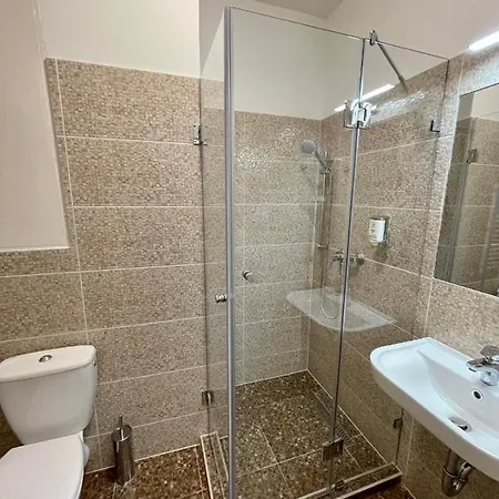 Thomas 3* Budapeste