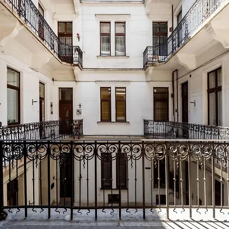 Downtown Luxury Jacuzzi Apartment Budapest