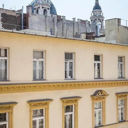 Basilika View Imperial -sas Street -need Reservation For Free Parking Apartment Budapest