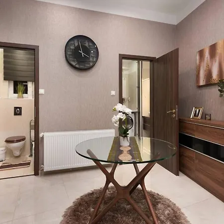 Contemporary Hidden Gem Art-deco Apartmán