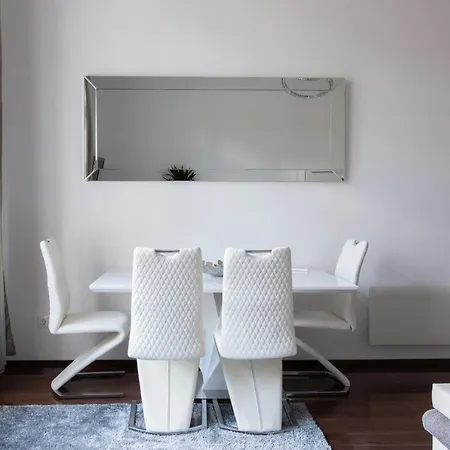 Apartment Basilika View Imperial -sas Street -need Reservation For Free Parking