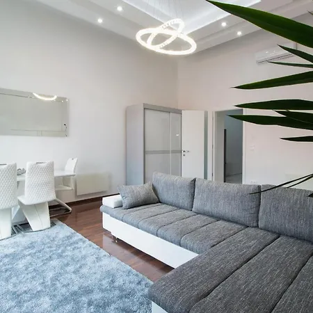 Basilika View Imperial -sas Street -need Reservation For Free Parking Apartment Budapest