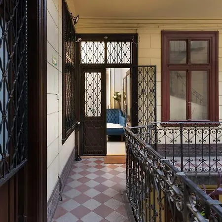 Contemporary Hidden Gem Art-deco Apartment *