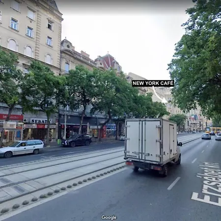Contemporary Hidden Gem Art-deco * Budapešť