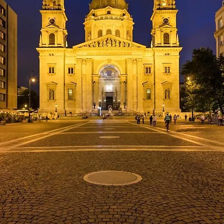 Basilika View Imperial -sas Street -need Reservation For Free Parking Budapest
