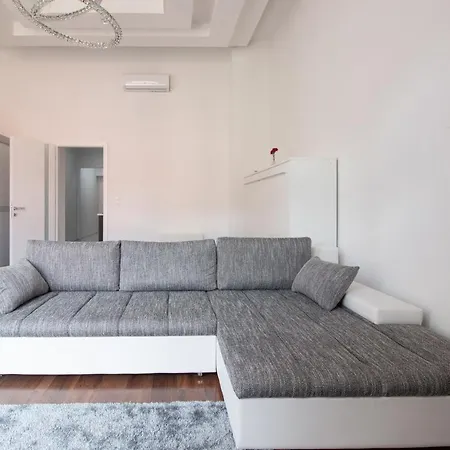 Basilika View Imperial -sas Street -need Reservation For Free Parking Budapest