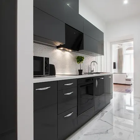 Basilika View Imperial -sas Street -need Reservation For Free Parking Apartment