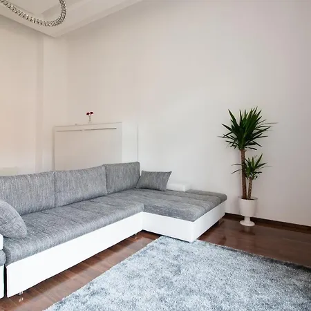 Apartment Basilika View Imperial -sas Street -need Reservation For Free Parking