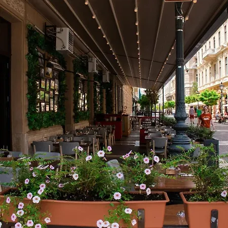 Basilika View Imperial -sas Street -need Reservation For Free Parking Apartment Budapest
