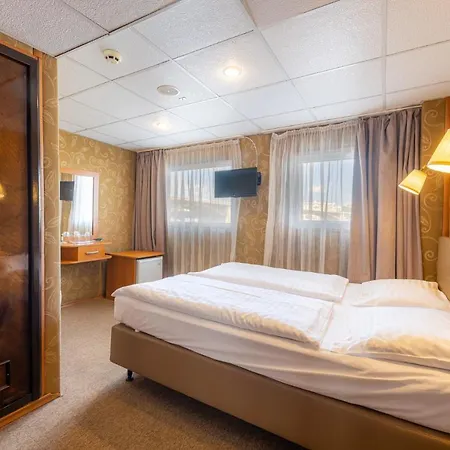 Grand Jules - Boat Botel