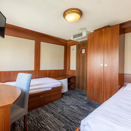 Grand Jules - Boat Botel