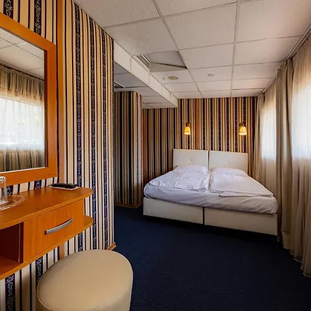 Grand Jules - Boat