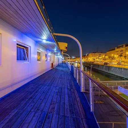 Grand Jules - Boat Botel Budapest