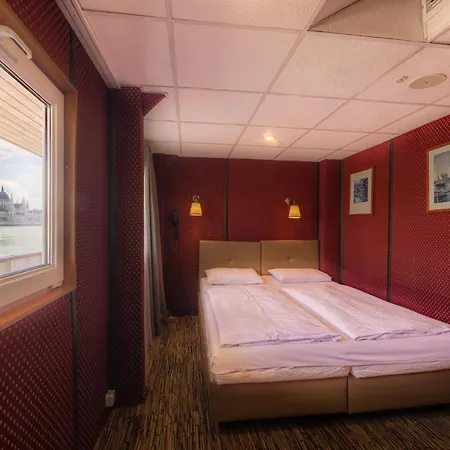 Botel Grand Jules - Boat Budapest