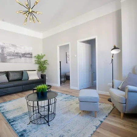 Standard By Hi5 - Tatra Street Apartmán *