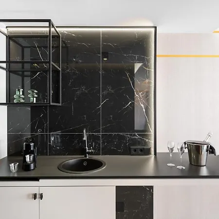 Emerald Downtown Luxury By Continental Group מלון דירות 2*