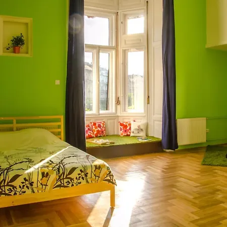 Hostel Vigszinhaz *