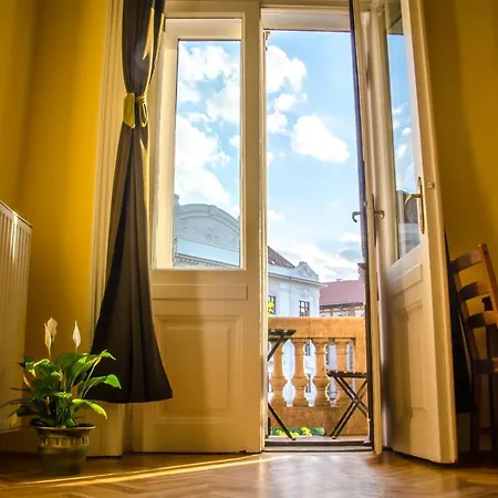 Hostel Vigszinhaz *