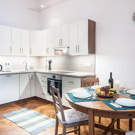 Free Parking - Dob50 Spacious - 2 Separate Bedroom, 5 People, Ac, Wifi Apartment *