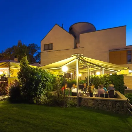 Castle Garden 4* בודפשט