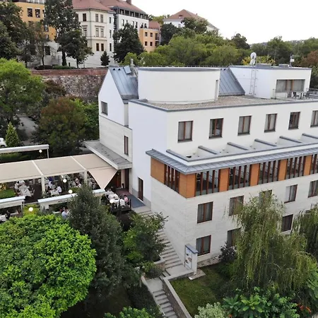 Castle Garden 4* בודפשט