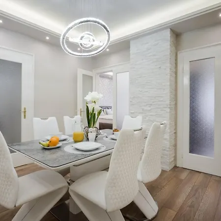 Bpr Ethereal Panoramic With A/c & Balcony Apartment Budapest