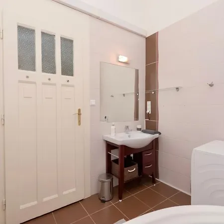 Corvina With Free Private Parking Apartment
