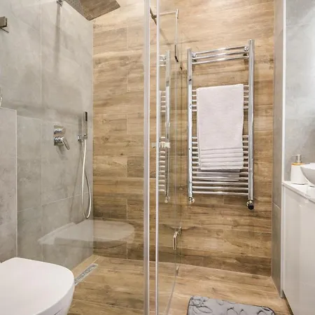 Nirvana Suite,3 Bedrooms, 2 Bathrooms, Acs Appartement