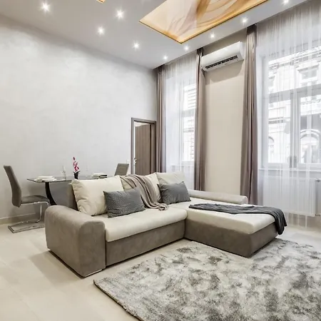 Nirvana Suite,3 Bedrooms, 2 Bathrooms, Acs Appartement
