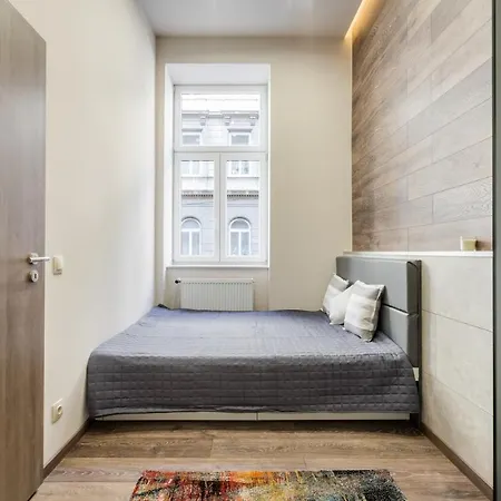 Apartment Nirvana Suite,3 Bedrooms, 2 Bathrooms, Acs Budapest