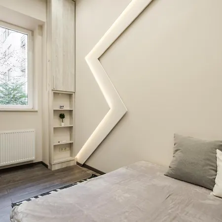 Nirvana Suite,3 Bedrooms, 2 Bathrooms, Acs Apartment *