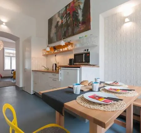 Apartment Stylish Art - Wifi & Great Location