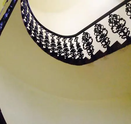 Stylish Art - Wifi & Great Location Apartment