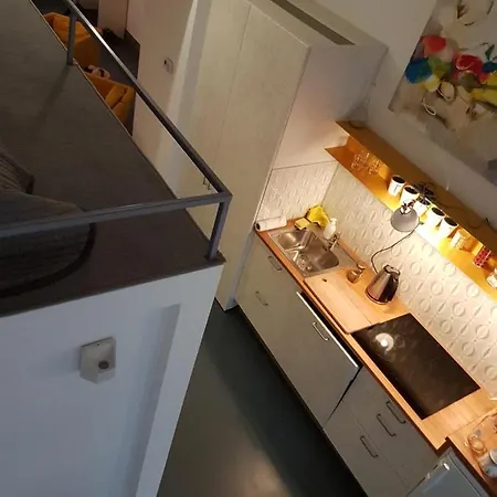 Stylish Art - Wifi & Great Location Apartment *