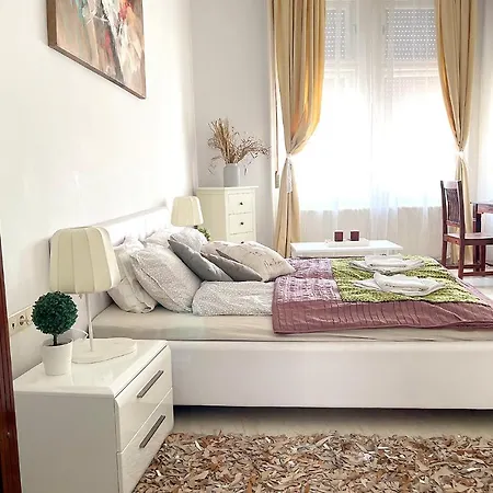 Elegant 125m2 In Center Of בודפשט