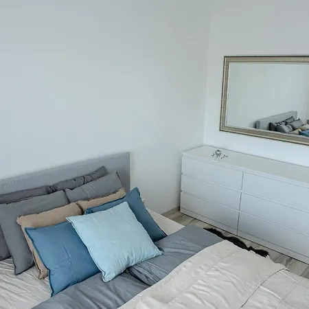 Dob36 With Free Private Parking And Balcony Apartment