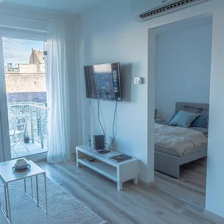 Dob36 With Free Private Parking And Balcony Apartment