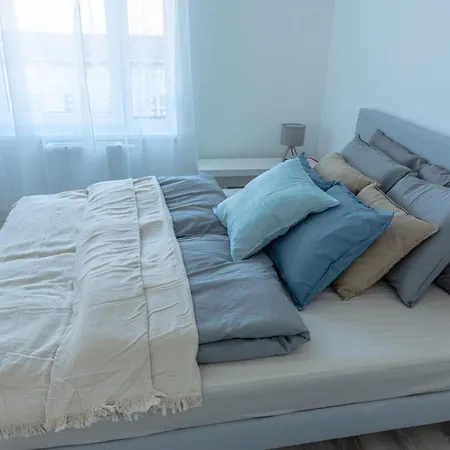 Dob36 With Free Private Parking And Balcony Apartment