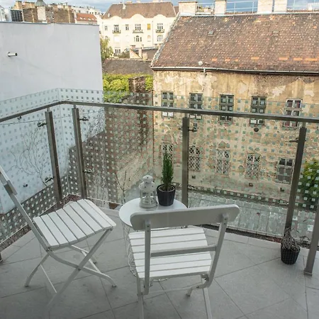 Dob36 With Free Private Parking And Balcony Budapest
