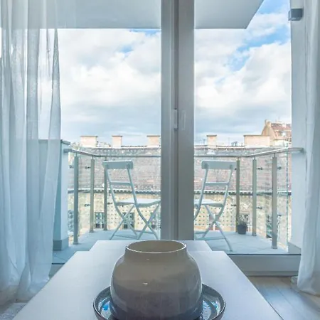 Dob36 With Free Private Parking And Balcony *