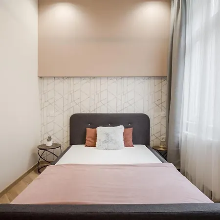 아파트 3 Bedrooms Bright Flat In The Heart Of The -free Parking Need Reservation 부다페스트