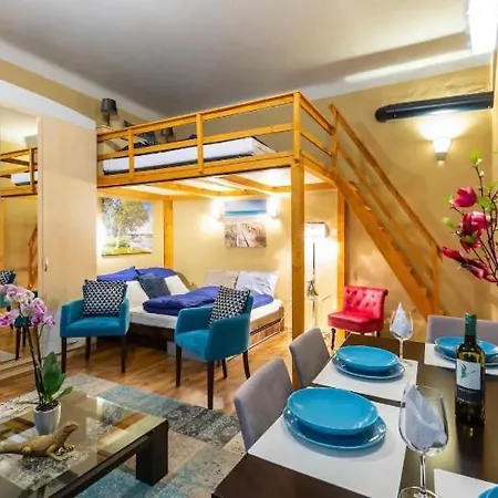 Cherry Blossom Designer In The Center With Free Parking Apartment *