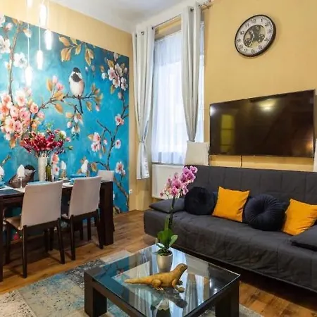 Cherry Blossom Designer In The Center With Free Parking Daire *