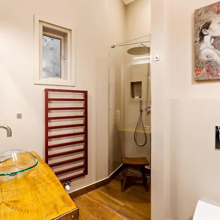 Venus - Italian Stylish Budapest