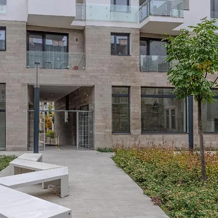 Dob36 With Free Private Parking And Balcony *