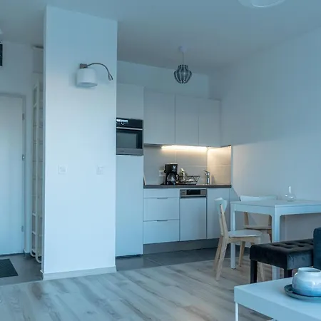 Apartment Dob36 With Free Private Parking And Balcony *