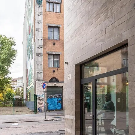 Dob36 With Free Private Parking And Balcony