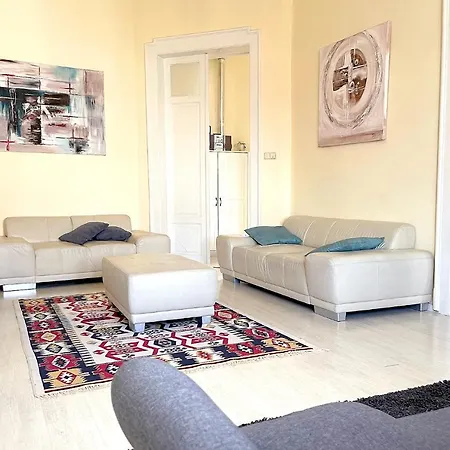 Elegant 125m2 In Center Of * בודפשט